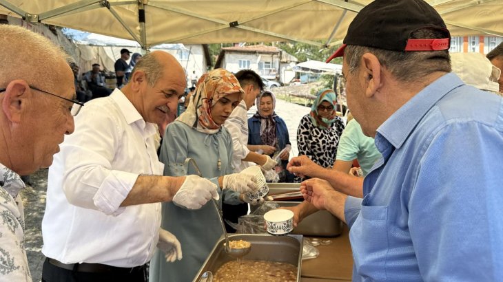 Başkan Aşure Dağıttı.